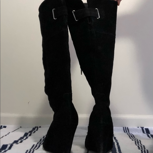 Black Woman’s Boots - Picture 2 of 3